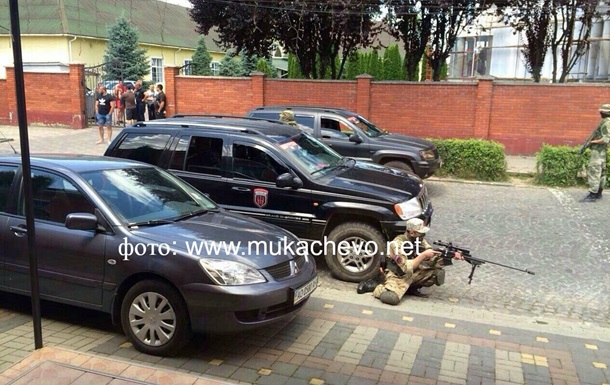 Аваков: Бандитов в Мукачево окружили, им поставлен ультиматум