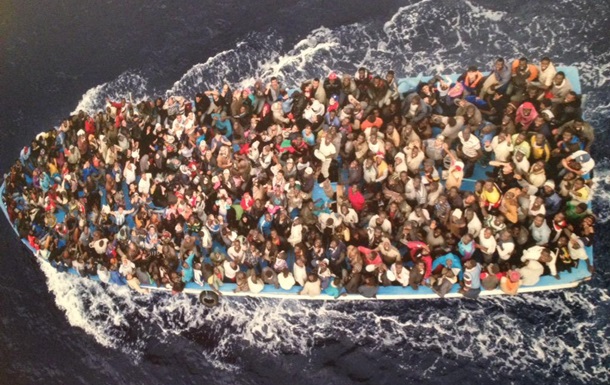 Біля берегів Італії врятували 809 нелегальних іммігрантів