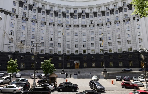 Украинские вице-премьеры получают меньше $300 зарплаты