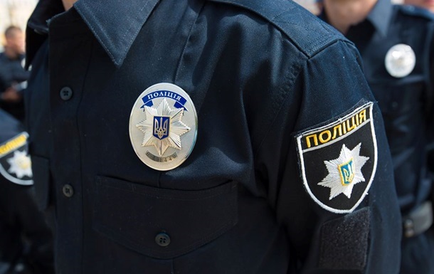 У Києві чоловік погрожував пістолетом патрульним