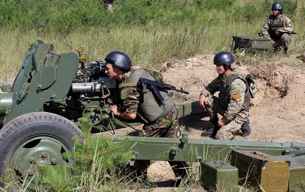 Підрозділи Нацгвардії і МВС на Донбасі відходять в тил