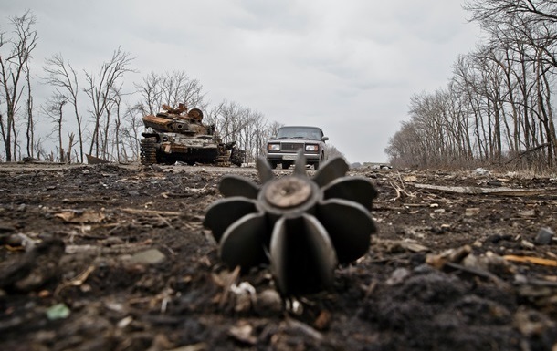 В Донецкой области обстреляли автомобиль с мирными жителями