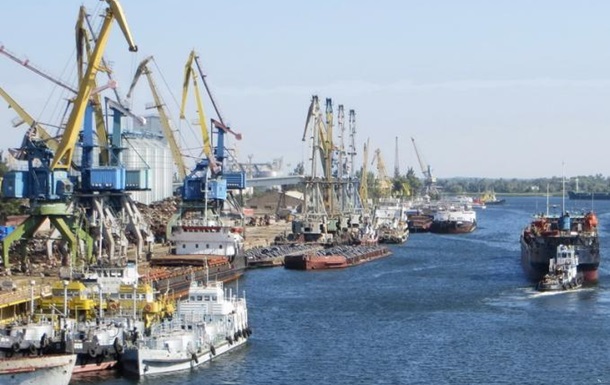 Импортер нефтепродуктов заявляет о блокировании его работы в порту Херсона