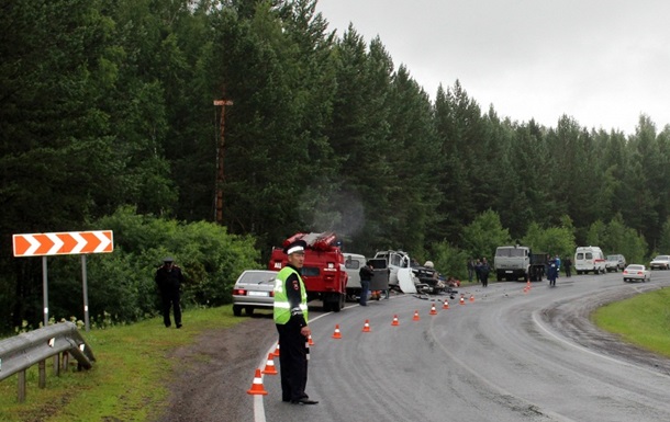В Сибири столкнулись автобус и грузовик: погибли 11 человек