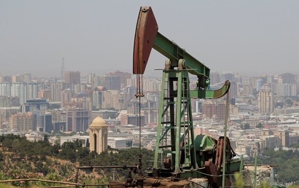 Нефть дешевеет в преддверии публикации данных о ее запасах в США