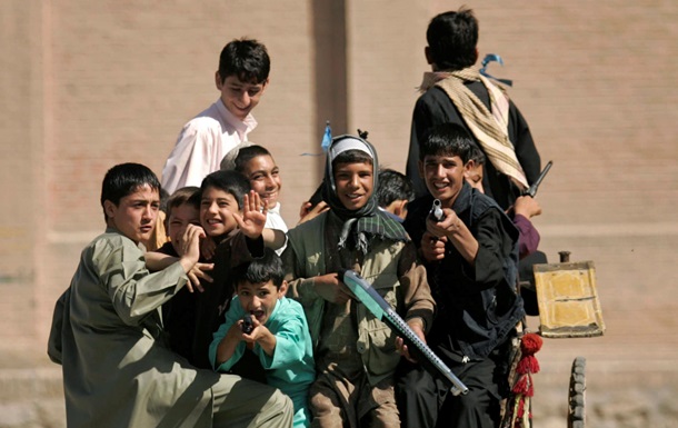 Будни Афганистана: дети-солдаты, бабушка-шеф полиции