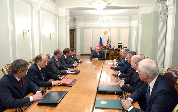 Путін обговорив з Радбезом РФ ситуацію з виконанням мінських угод