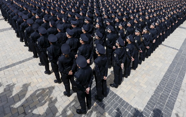 Порошенко допустил назначение иностранца главой полиции