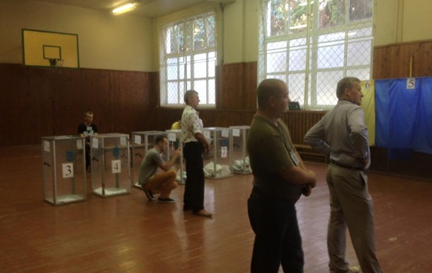 Міліція зафіксувала вже більше двадцяти порушень на виборах у Чернігові