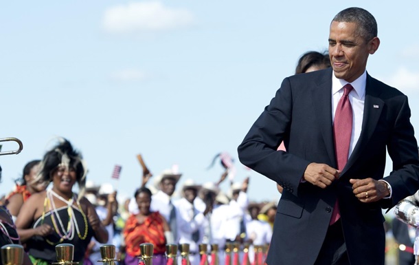 Обама станцевал липалу с президентом Кении