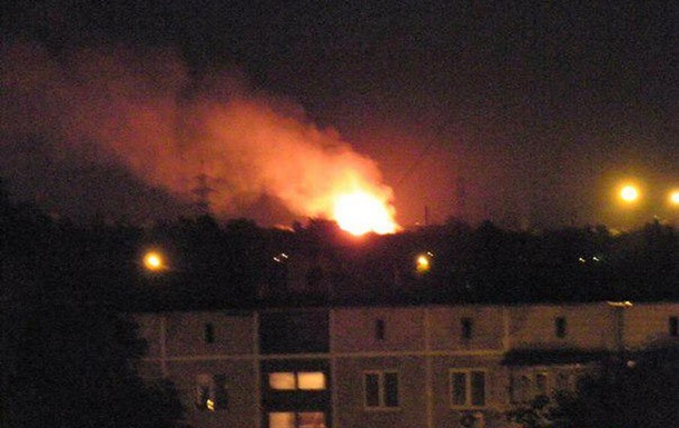 У Донецьку після обстрілів горять будинки