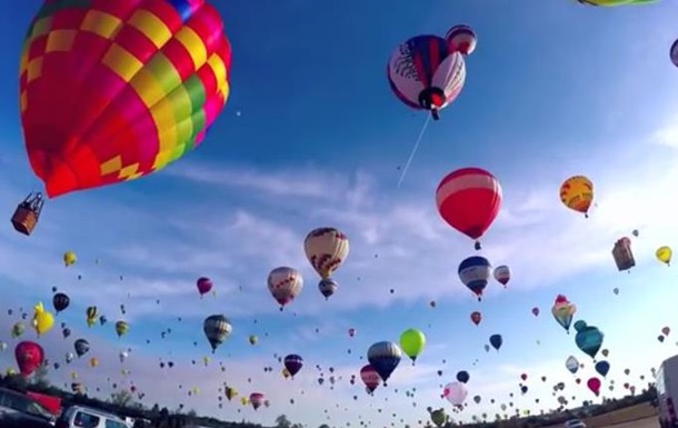 Во Франции запустили рекордное количество воздушных шаров