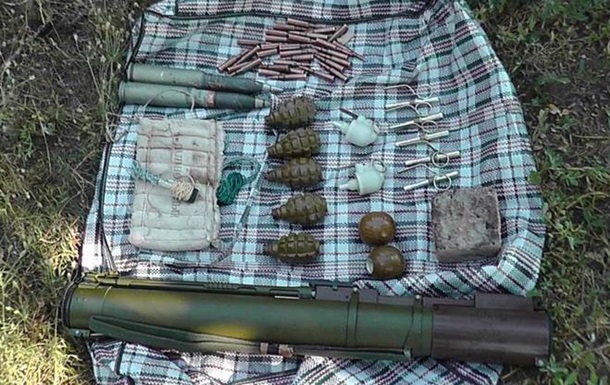 В Запорожье у местного жителя изъяли арсенал оружия 