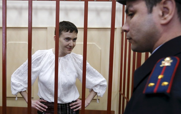 Савченко доставили в суд: у здания автоматчики и ОМОН