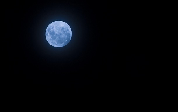 Ночью жители Земли увидят в небе  голубую Луну 