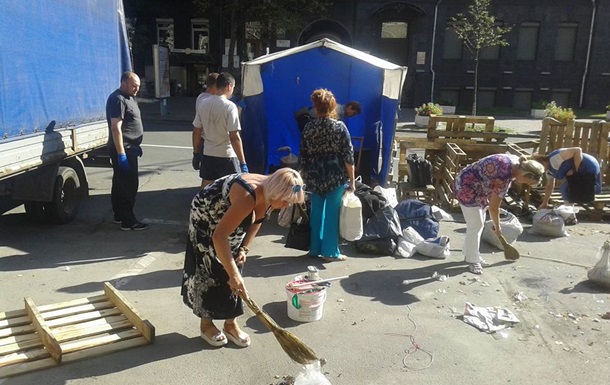Кредитный Майдан убрал палатки из-под здания НБУ