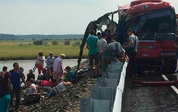 У Росії зіткнулися автобуси: 13 людей загинули