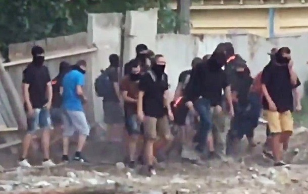 В Киеве на Голосеевском проспекте произошла массовая драка со стрельбой (видео)