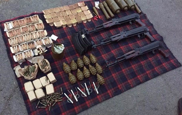 СБУ в Киеве задержала трех торговцев оружием
