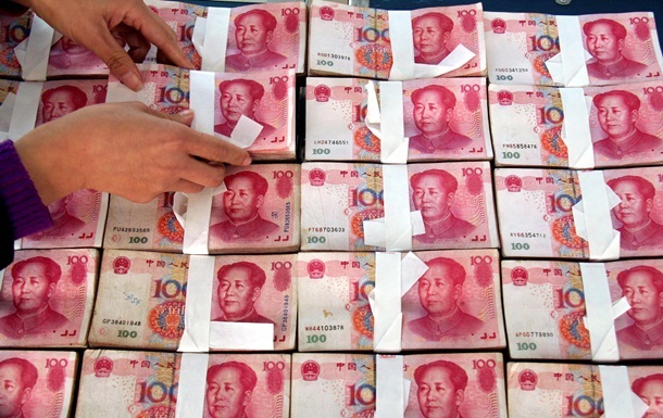 Китайський юань знизили до трирічного мінімуму