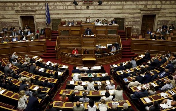 Парламент Греции одобрил программу реформ