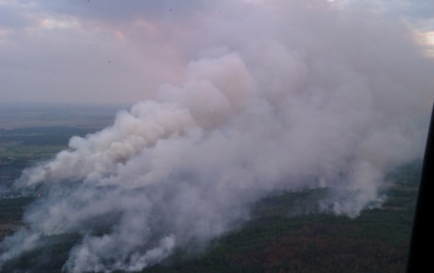 До гасіння пожежі під Чорнобилем залучили авіацію