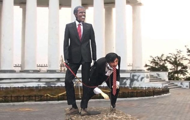 В Одессе установили статую-карикатуру на Саакашвили