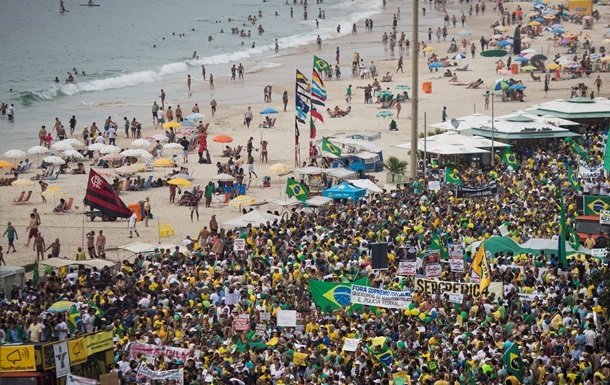 Более 400 тысяч человек протестовали против политики президента Бразилии