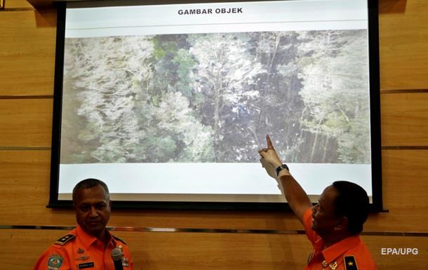 В Индонезии возобновили поиски потерпевшего крушение самолета