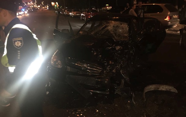 У Києві в масштабній ДТП зіткнулися п ять авто