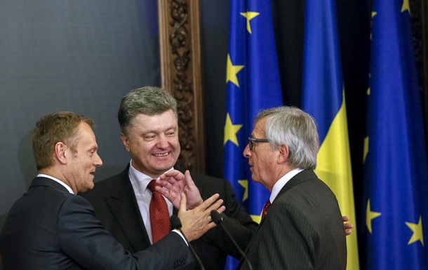Європа грає з Україною в наперстки - Bloomberg