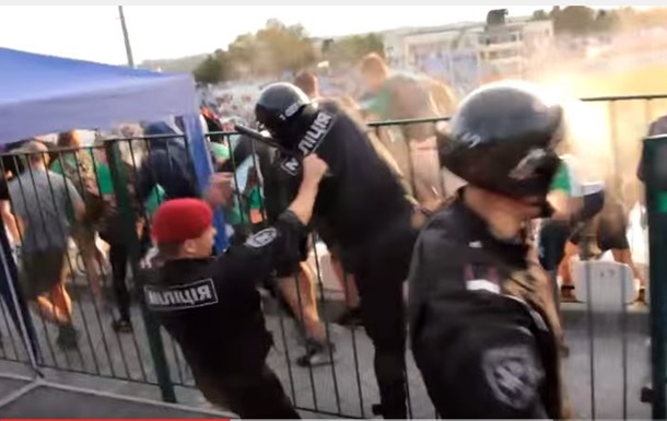 Футбольний матч у Кіровограді завершився масовою бійкою