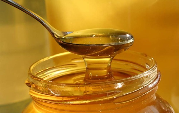 У Росії вимагають замінити снікерси медом і прополісом