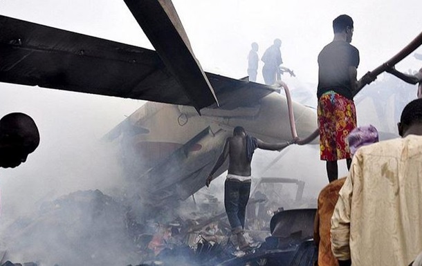 У Нігерії на будинок упав військовий літак, загинули семеро людей