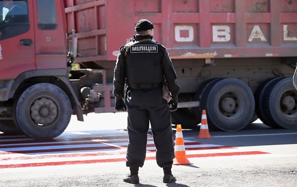 В Одесской области водитель грузовика похитил милиционера