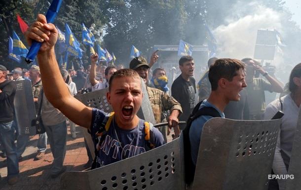 США закликають українців протестувати мирно