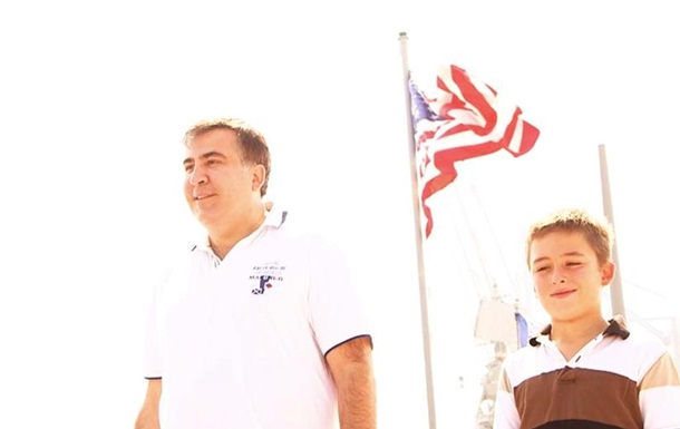 Саакашвили с сыном побывал на американском эсминце