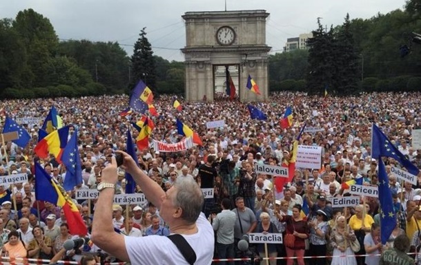 В Молдове собрался многотысячный антиправительственный митинг