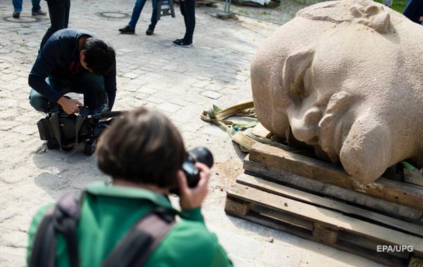Под Берлином откопали огромную голову статуи Ленина