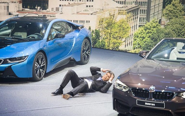 Глава BMW потерял сознание на открытии автосалона во Франкфурте