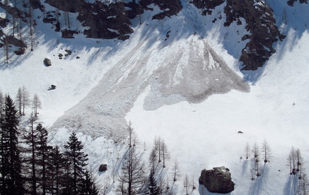 Жертвами лавины во французских Альпах стали семеро альпинистов