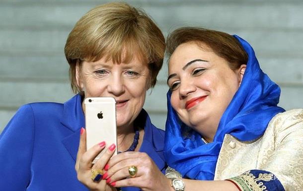 Меркель: Беженцы из мирных регионов должны покинуть Германию