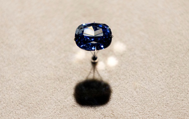 На аукціон виставлено діамант вартістю від 33 до 55 млн доларів
