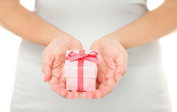 Ученые выяснили, от чего зависит степень щедрости женщин