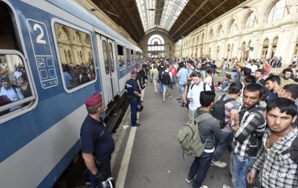 Венгрия остановила поезд с беженцами из Хорватии