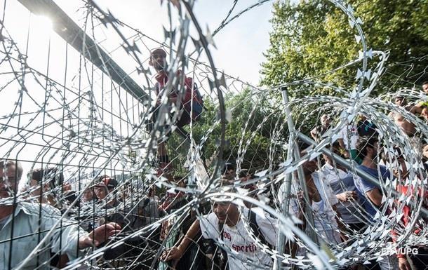 Венгрия за сутки отгородилась от Хорватии колючей проволокой