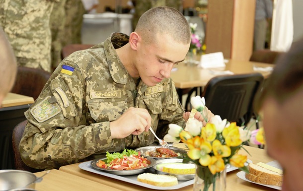 В Минобороны обещают кормить бойцов по стандартам НАТО