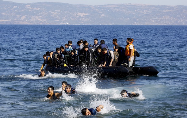 У берегов Ливии едва не затонули почти 5 тысяч беженцев