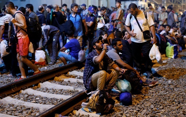 Австрия ждет прибытия десяти тысяч мигрантов и винит соседей