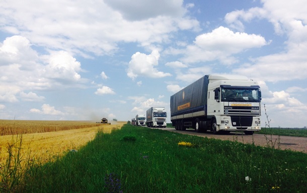 Ахметов відправив на Донбас соту автоколону з гуманітарним вантажем